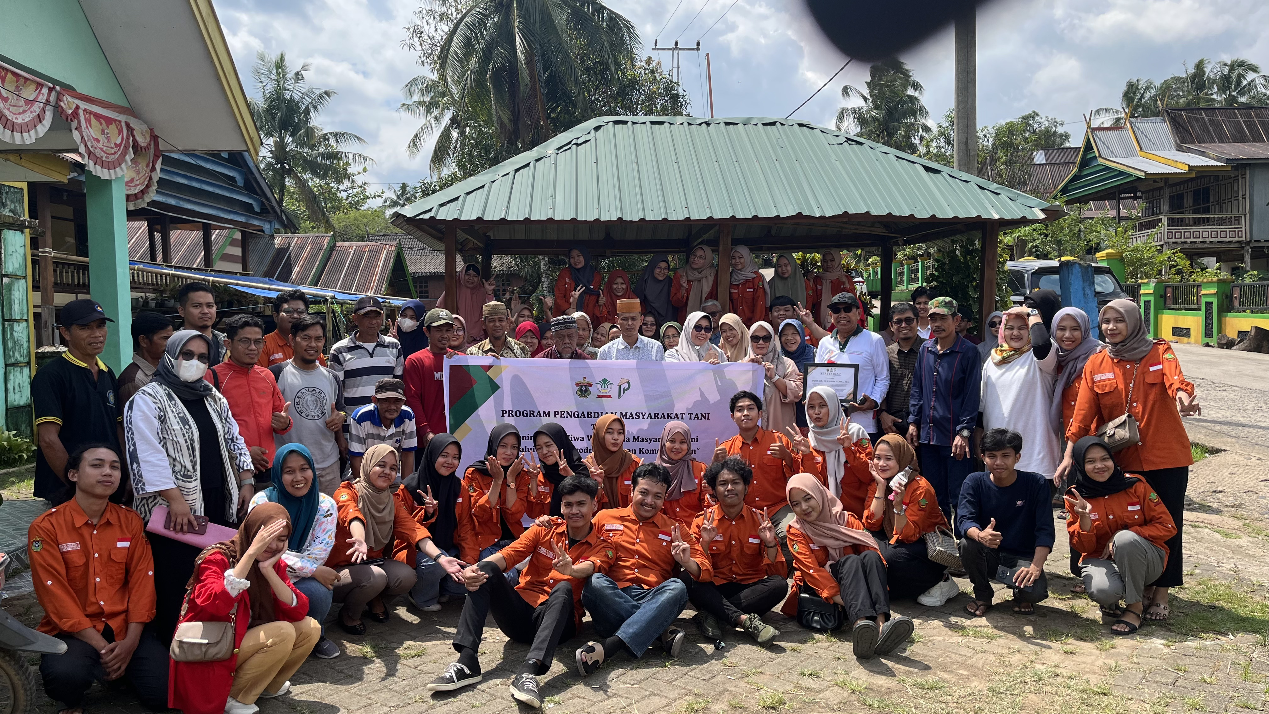 Program Pengabdian Masyarakat Tani MISEKTA UNHAS di Desa Tondongkura, Kabupaten Pangkep
